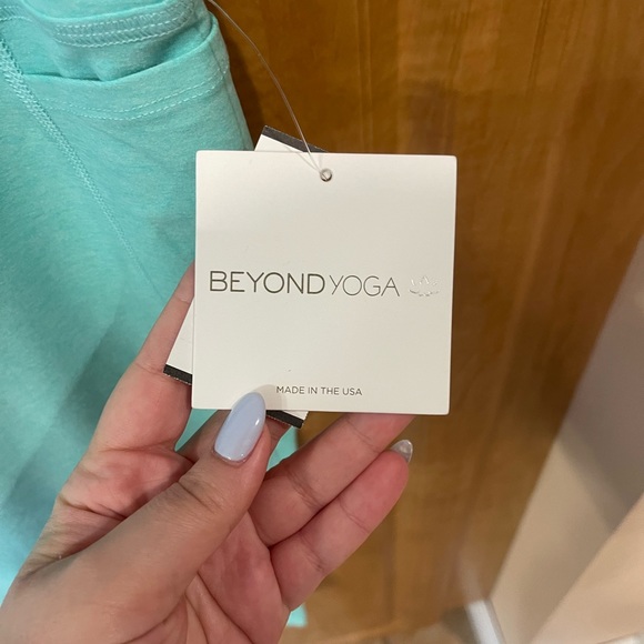 NWT Beyond Yoga Spacedye Out of Pocket High Waisted Capri Leggings - Picture 3 of 5